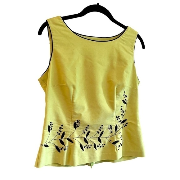 SHERI MARTIN, SLEEVELESS SHELL TOP IN BRIGHT LIME GREEN. SIZE 10 - Picture 2 of 7